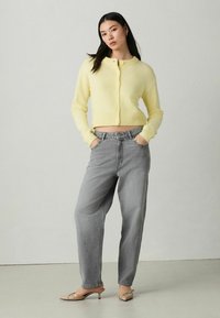 Next REGULAR FIT - CREW NECK  - Kardigan - yellow