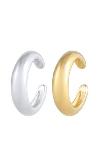 Pendientes de aro de plata y oro, diseño suave y redondeado, ligeramente grueso, con un acabado reflectante y un espacio abierto para facilitar su uso.