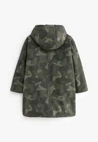 Zelená camouflage bunda s kapucňou, s geometrickým vzorom a hladkou textúrou. Voľný strih a stredná dĺžka.