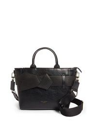 Μαύρη δερμάτινη τσάντα χειρός με υφή, που διαθέτει λουράκι με κόμπους, ανθεκτικές λαβές και ρυθμιζόμενο λουρί ώμου.