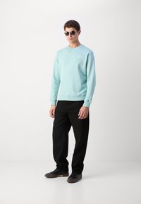 Scotch & Soda ESSENTIAL LOGO BADGE CREW - Melegítőfelső - pacific blue