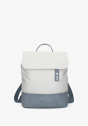 Sac à dos gris clair avec une partie supérieure lisse et une partie inférieure bleue texturée. Dispose d'un rabat de fermeture et de sangles réglables.