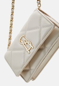 Steve Madden BENDUE - Axelremsväska - bone
