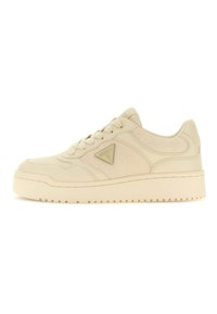 Beige tenisky s texturovaným svrškem, hladkými koženými detaily a nášivkou loga na boku. Odolná gumová podrážka se vzorovaným profilem.