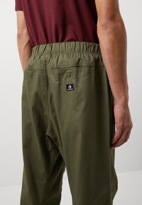Converse ELEVATED PANT - Broek - converse utility
