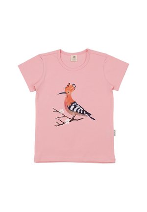 Rosa kurzärmeliges T-Shirt mit einem bunten Wiedehopf, der auf einem blühenden Ast auf der Vorderseite sitzt, bedruckt.