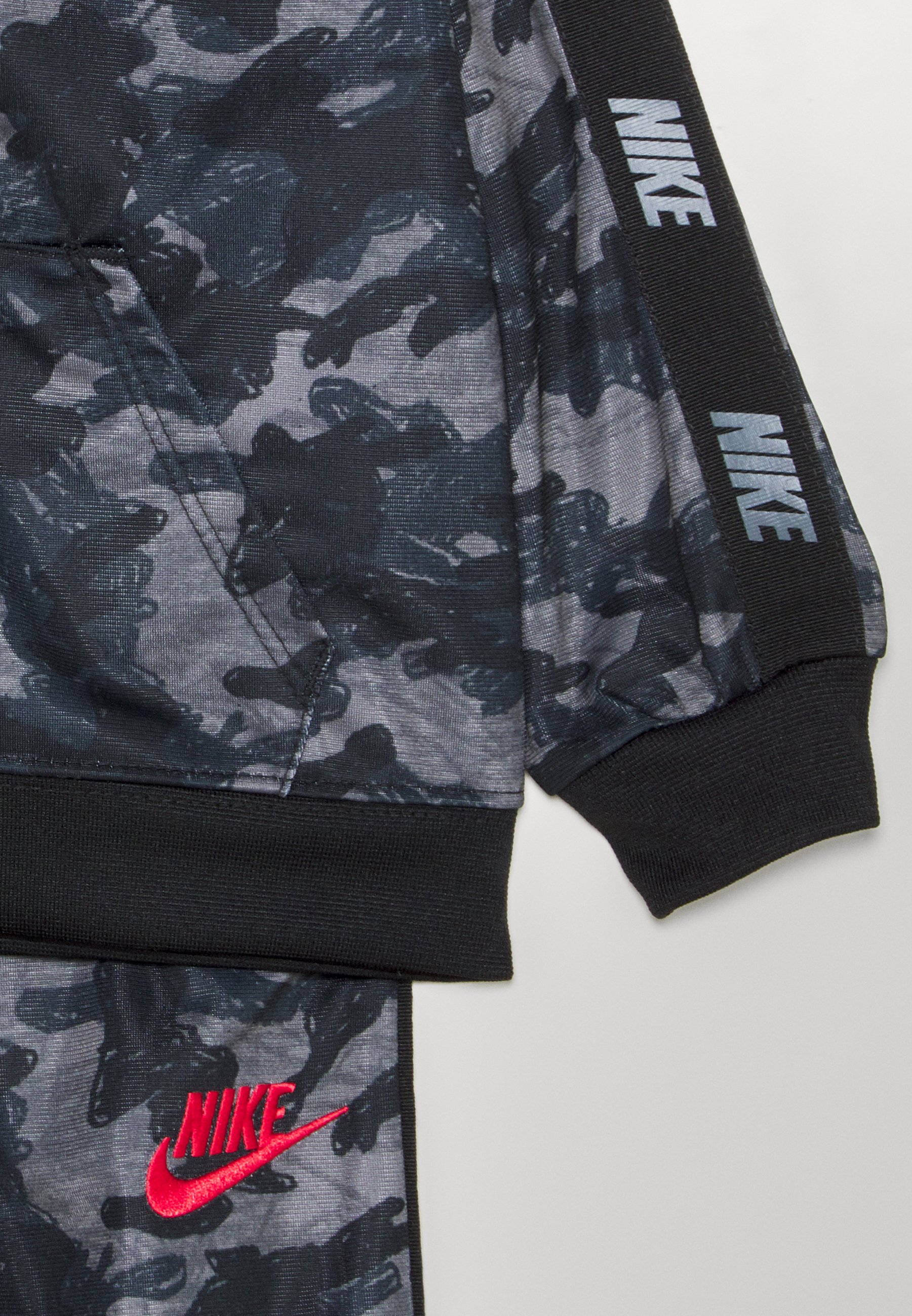 nike camo set