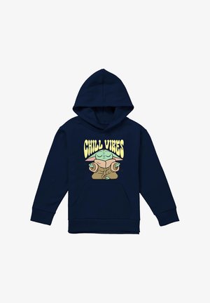 Marineblauer Hoodie mit einer Grafik eines ruhigen grünen Charakters in einem Gewand, der meditiert. Darüber steht der Text "CHILL VIBES" in gelber Retro-Schrift.