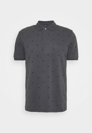 Polo gris foncé en coton, doté d'un col, de manches courtes, et d'un motif discret en relief composé de petites formes sur l'ensemble.