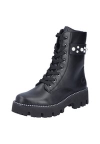 Bottine en cuir noir avec une semelle épaisse, un laçage sur le devant et un accent clouté sur le côté. Comprend une bordure contrastée en surpiqûre.