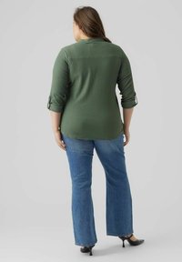Vero Moda Curve Hemdbluse - mottled green