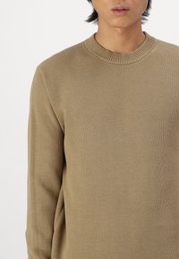Selected Homme SLHDANE STRUCTURE CREW NECK - Pulóver - kelp