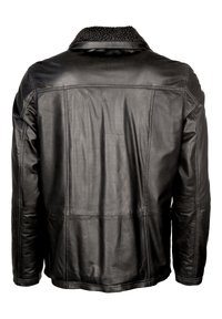 Schwarze Lederjacke mit einem strukturierten, flauschigen Kragen. Verfügt über eine glatte Oberfläche, strukturierte Schultern und sichtbare Nähte auf der Rückseite.