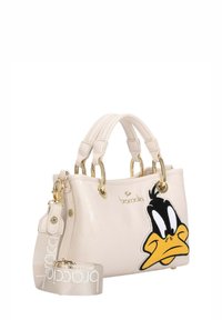 Borsa beige in vernice con grafica di Daffy Duck, dettagli in oro, doppi manici superiori e tracolla rimovibile con stampa logo.