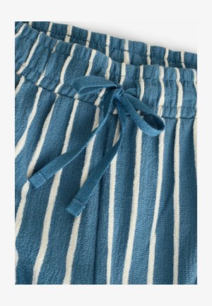 Șorturi de culoare albastru deschis cu dungi verticale albe, realizate din țesătură texturată. Au o talie elastică și un șnur la față.