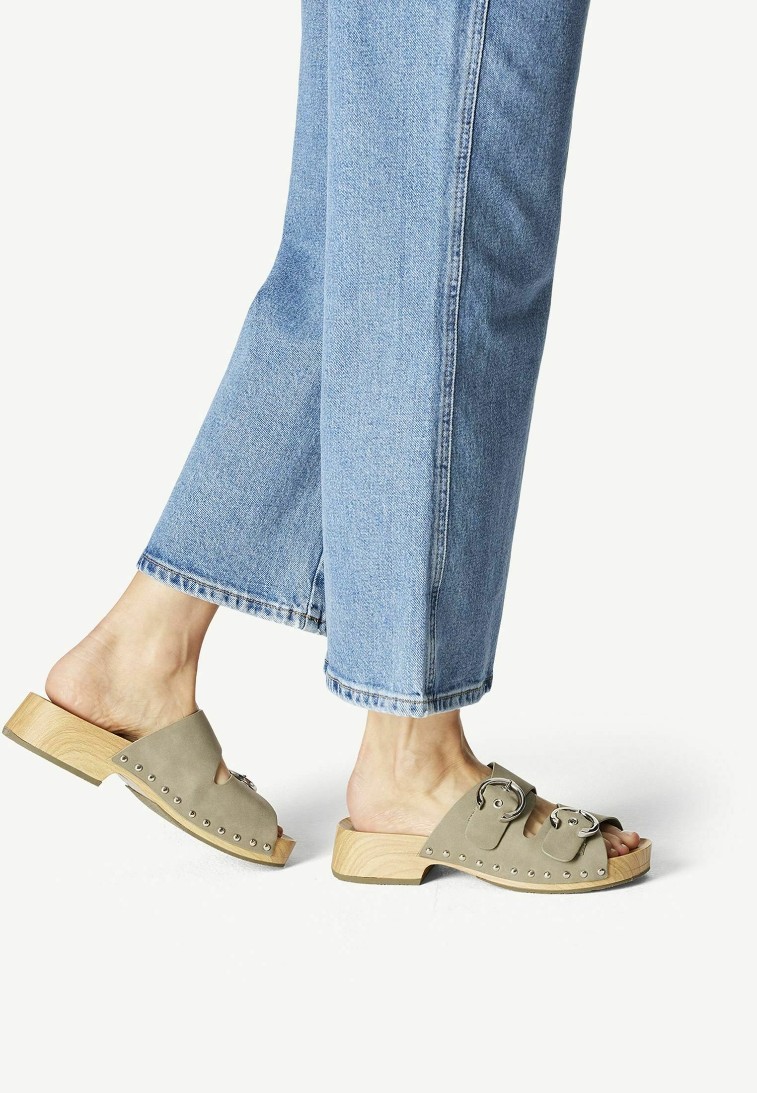 Tamaris Pantoletten Für Damen – Bequeme Flache Sommerschuhe In Weiß