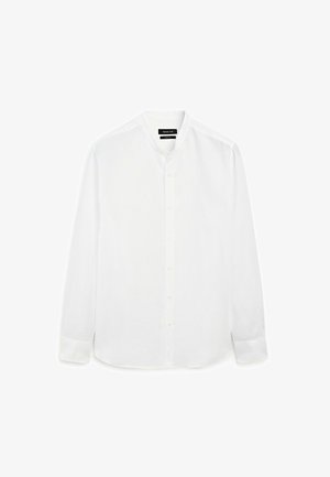 Witte blouse met lange mouwen, gemaakt van lichte stof, met een mandarinenkraag, sluiting met knopen aan de voorkant en een subtiele textuur.