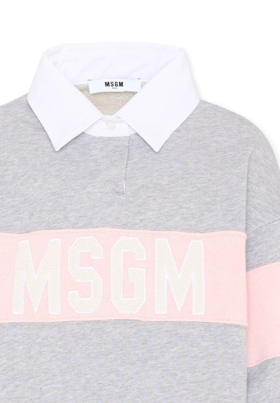 Sweat-shirt gris avec col blanc et bande rose traversant la poitrine, affichant de grandes lettres blanches MSGM.