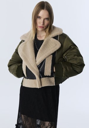 WIDE COLLA - Winterjas - black