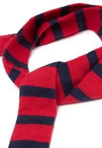 Sciarpa a righe rossa e blu navy realizzata in morbido materiale lavorato a maglia, con righe orizzontali alternate e una texture leggera e confortevole.