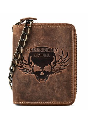 Cartera marrón de cuero con cremallera y cadena metálica, con relieve de una calavera alada y las palabras "GREENBURRY SKULL" en la parte delantera.