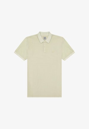 Beige lyhythihainen poolopaita, jossa kauluksellinen pääntie, kaksi nappia ja hillitty Lee-logo rinnassa sekä kauluksen sisäpuolella olevassa merkissä.