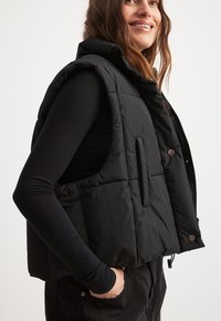 NA-KD Winterjas - black
