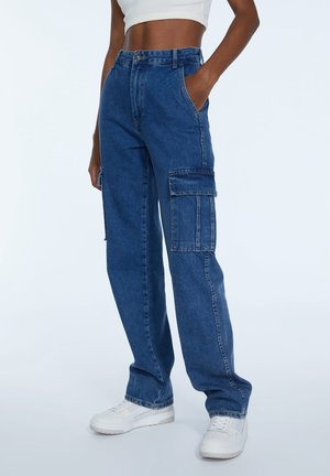 Dunkelblaue Denim-Cargohosen mit geradem Bein, großen Seitentaschen und einer klassischen Fünf-Taschen-Konfiguration.