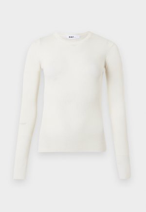 Maglia a maniche lunghe color crema con motivo a coste e scollo rotondo. Il tessuto sembra morbido e lavorato a rilievo, design aderente con orlo dritto. Etichetta visibile.