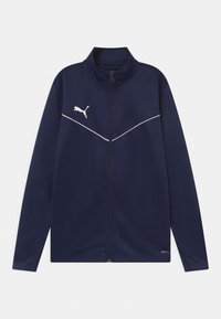 Navy Zip-Jacke aus glattem Stoff, mit hohem Kragen, weißem Akzentstreifen und einem kleinen weißen Logo auf der linken Seite.
