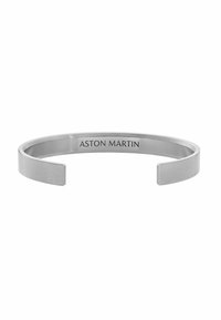Bracelet manchette en acier inoxydable argenté avec une finition mate et lisse et un design ouvert. Gravé "ASTON MARTIN" à l'intérieur.