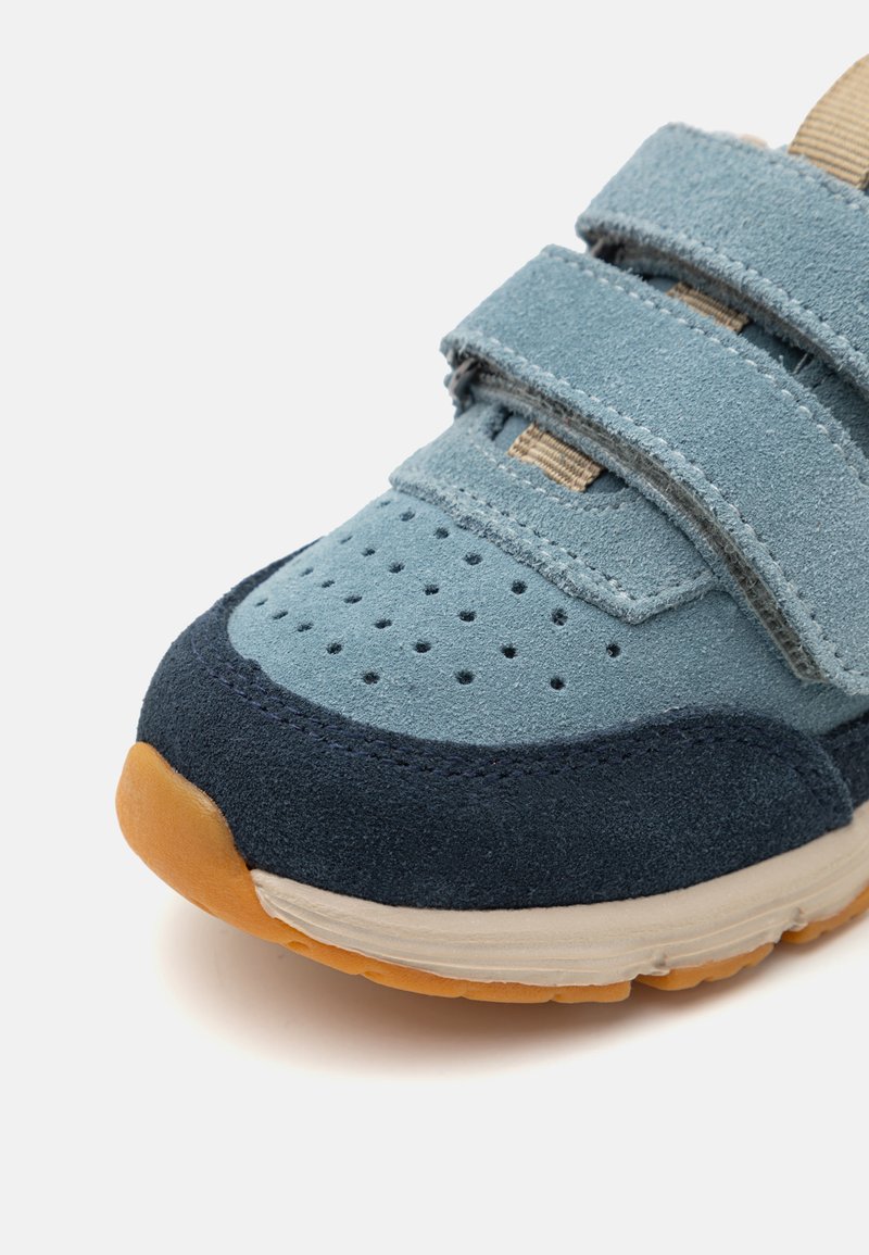 De sneaker met klittenband uit je jeugd maakt zijn opmars De sneaker met klittenband uit je jeugd maakt zijn opmars