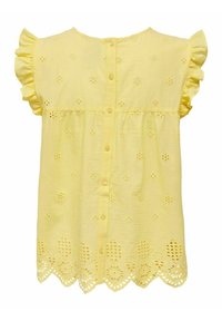 Blusa di cotone gialla con maniche corte a volant, caratterizzata da ricami a occhio di pernice e orlo ondulato. Bottoni lungo la schiena.