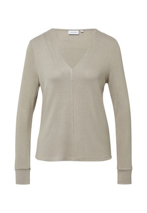- Sweter