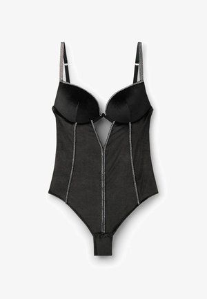 Czarny body z wyściełanymi miseczkami, przezroczystym panelem w centrum oraz dekoracyjnymi akcentami z kamieni ozdobnych wzdłuż szwów. W zestawie regulowane ramiączka.