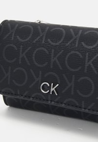 Calvin Klein DAILY SMALL TRIFOLD - Lommebok - black