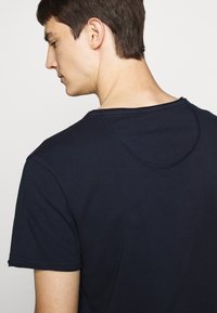 DRYKORN KENDRICK - T-shirt básica - navy
