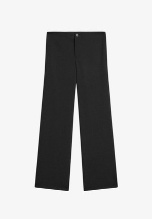 Pantaloni a gamba larga neri realizzati in tessuto leggero, dotati di chiusura a bottone, senza motivi visibili e con una texture liscia e uniforme.