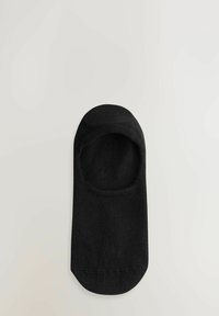 Musta nilkkasukka, joka on valmistettu neulomateriaalista; siinä on pyöreä kärki, ribattu resori ja minimalistinen muotoilu ilman kuvioita tai koristeita.