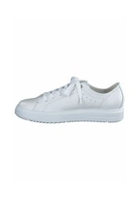 Sneaker en cuir blanc avec bout rond, fermeture à lacets à l'avant et semelle plate. Comprend de petits trous de ventilation et une texture lisse sans motifs.