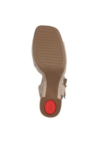 Bruine suède enkellaars zool met horizontale looplijnen, rood circulair Tamaris Comfort-logo op de hiel, en maat 37-aanduiding.