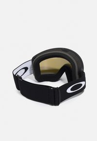 Lunettes de ski noires avec une lentille jaune, rembourrage en mousse douce et une bande élastique ajustable avec un logo blanc sur un côté.