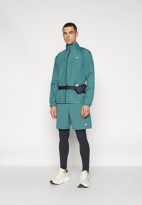 New Balance ESSENTIALS - Løbejakker - new spruce