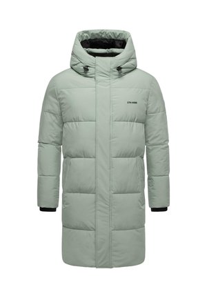 Gewatteerde jas in lichtgroen met een capuchon, voorzien van zwarte accenten, ritsluiting en een gestikt ontwerp. Logo aan de bovenlinkerzijde.