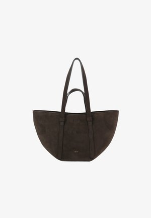 Dunkelbraune Wildleder-Tote-Tasche mit zwei langen Griffen, breiter ovaler Form und minimalistischem Design, das ein dezentes Logo auf der Vorderseite aufweist.