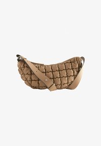 Neselectat, mink brown