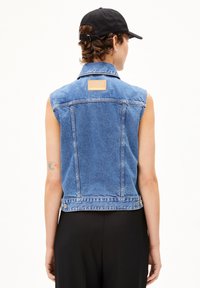 ARMEDANGELS ERSAA - Bodywarmer - blue