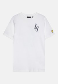 Vit bomullströja med korta ärmar, rund halsringning, en tryckt "LS"-logotyp i blått och en broderad gul fjäril på ärmen.