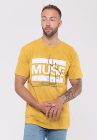 Paradiso Clothing MUSE ORIGIN OF SYMMETRY DIP DYE MINERAL WASH - Print T-shirt - yellow