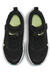 Nike Performance OMNI MULTI COURT UNISEX - Sapatilhas - black/barely volt brt spruce-white